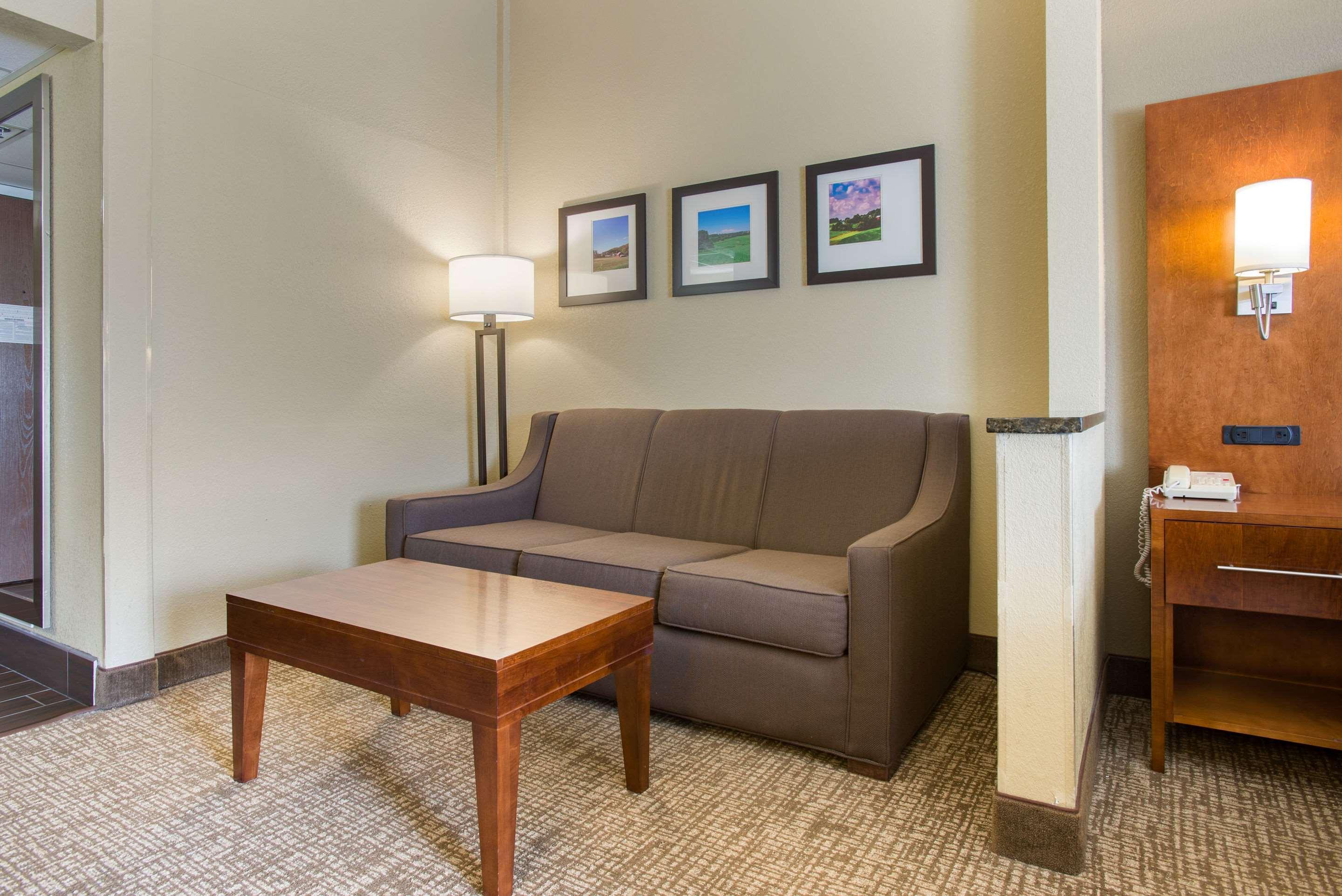 Hotel Comfort Near Lehigh And Lvi Airport