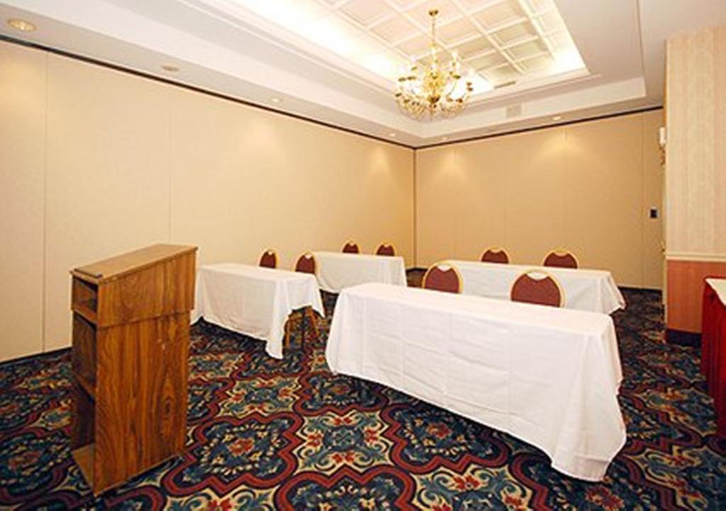 Comfort Near Lehigh And Lvi Airport Hotel
