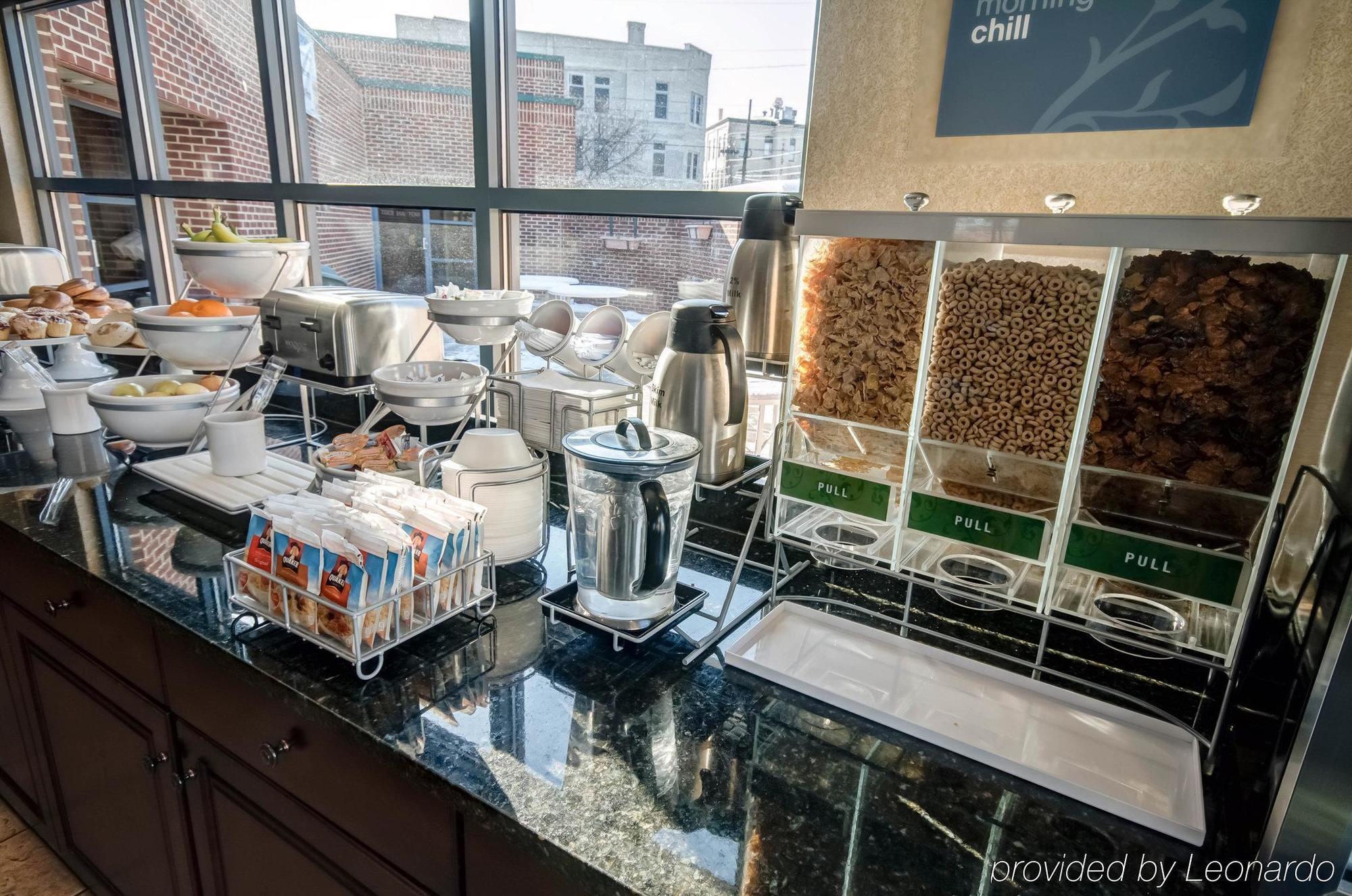 Hotel Comfort Near Lehigh And Lvi Airport 3*