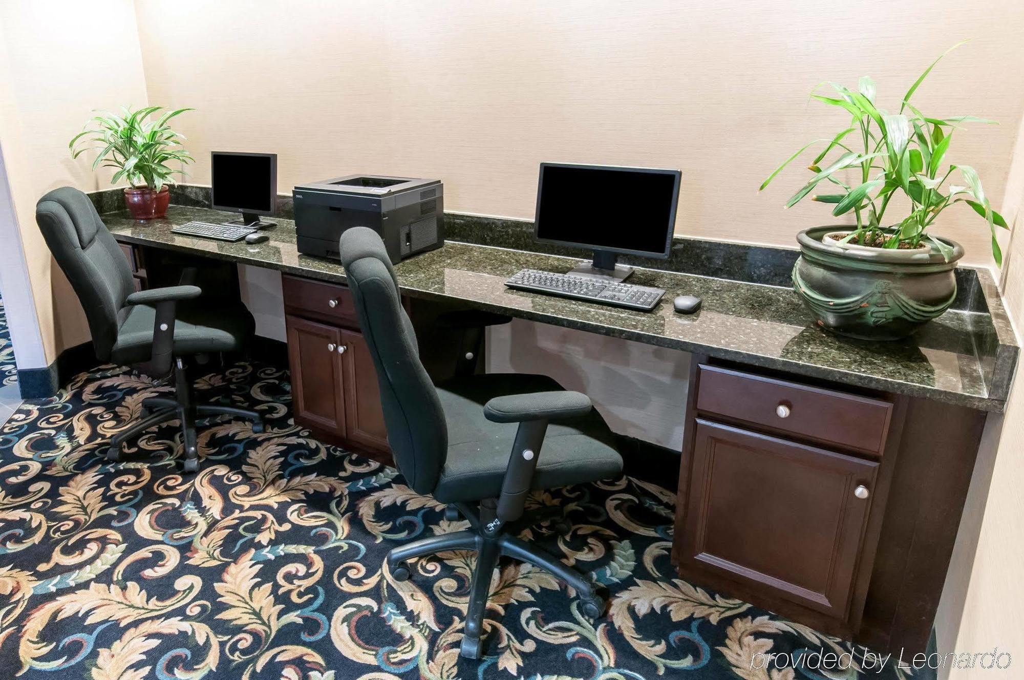Hotel Comfort Near Lehigh And Lvi Airport